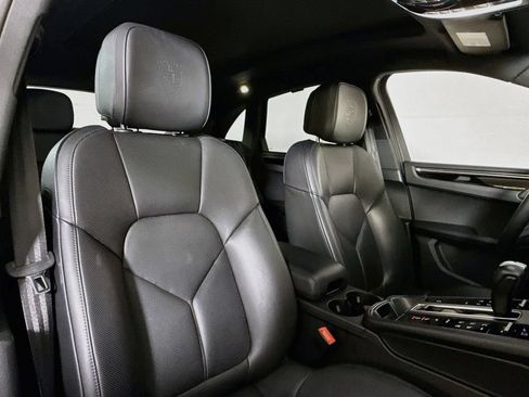 Certified 2025 Porsche Macan AWD/4WD image 18