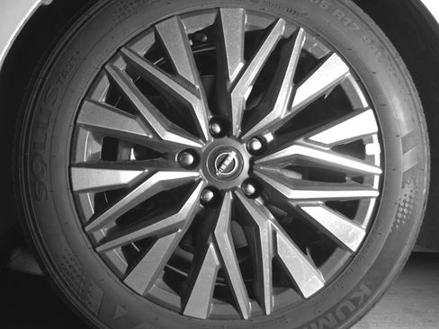 Used 2025 Nissan Altima 2.5 SV FWD image 12