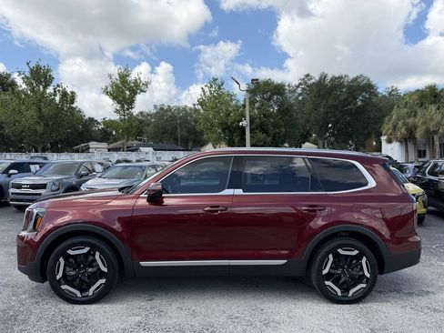 Certified 2023 Kia Telluride EX w/ EX Captain's Chair Package FWD image 8