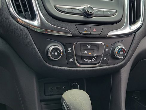 Used 2023 Chevrolet Equinox LT image 27