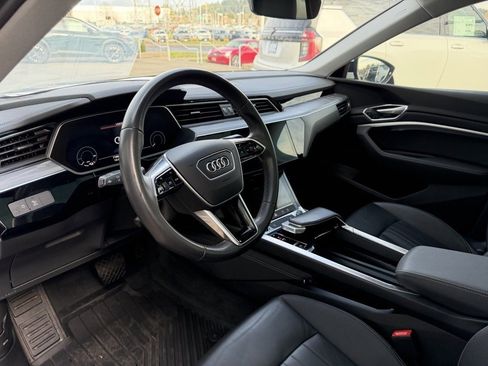 Used 2022 Audi e-tron Premium w/ Convenience Plus Package image 17