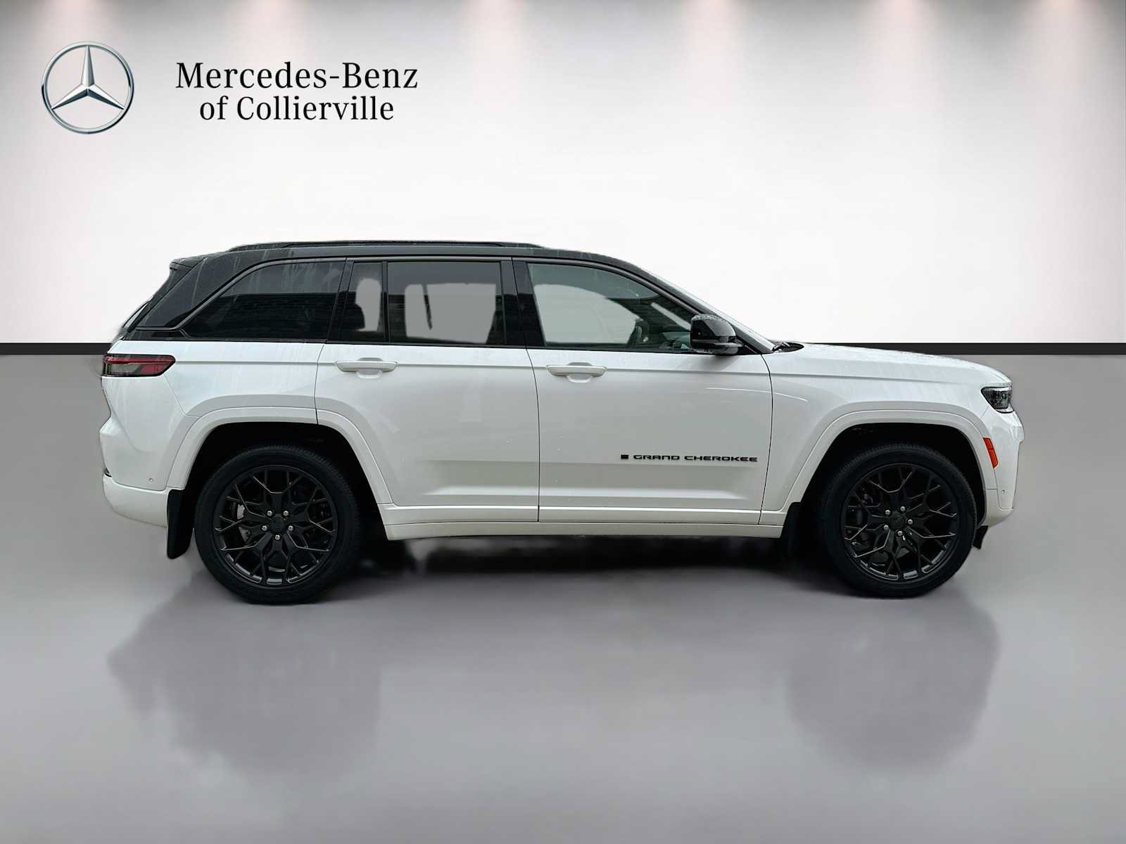 Used 2026 Jeep Grand Cherokee Summit w/ Obsidian Package AWD/4WD image 4