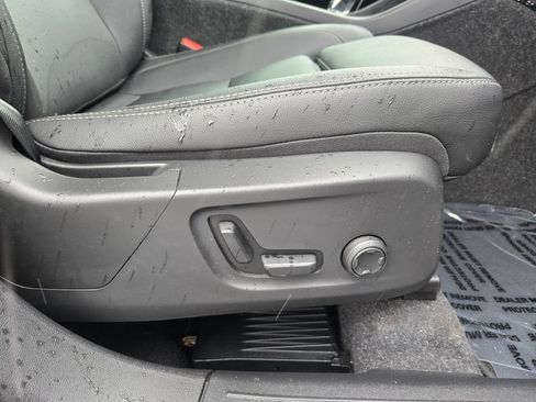 Used 2024 Volvo XC40 B5 Plus AWD/4WD image 21