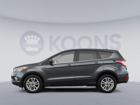 Used 2018 Ford Escape Titanium image 2