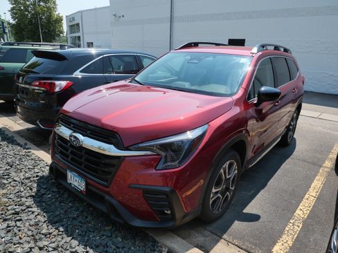 Used 2024 Subaru Ascent Limited AWD/4WD image 2