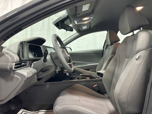 Used 2025 Hyundai Elantra SE image 14