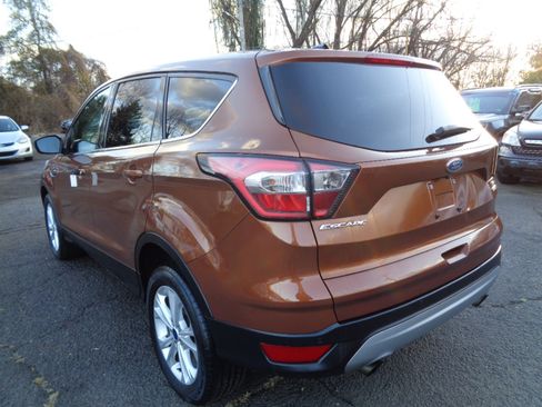 Used 2017 Ford Escape SE image 9