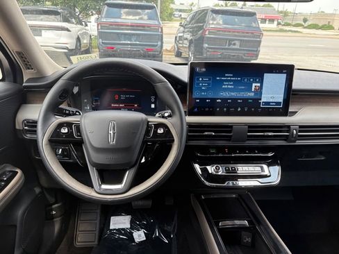 New 2025 Lincoln Corsair Reserve w/ Jet Appearance Package image 16