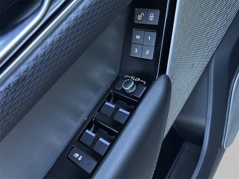 Used 2019 Land Rover Range Rover Velar R-Dynamic SE image 12