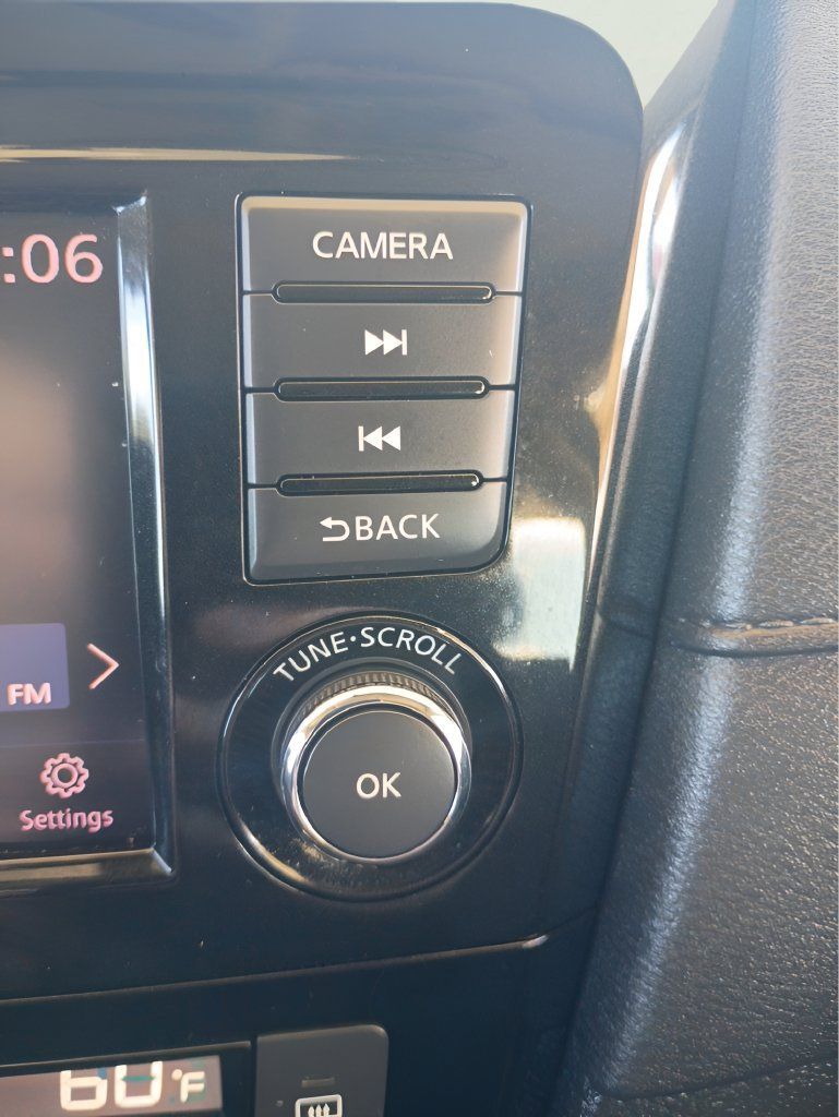 Used 2018 Nissan Rogue SV FWD image 40