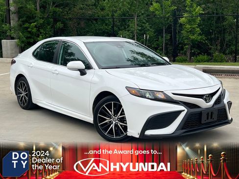 Used 2023 Toyota Camry SE FWD image 1