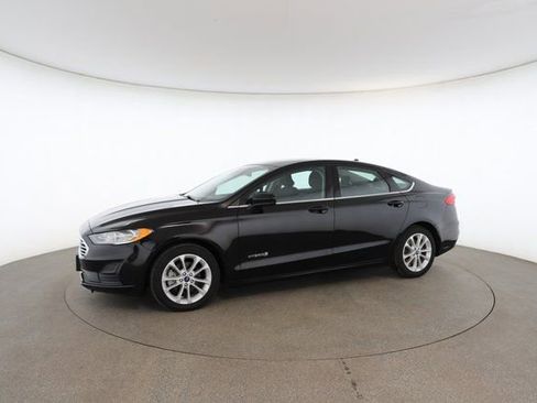 Used 2019 Ford Fusion SE image 4