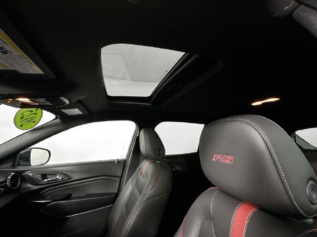 Used 2025 Chevrolet Trax RS w/ Sunroof Package FWD image 18