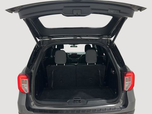 Used 2020 Ford Explorer XLT w/ Equipment Group 202A image 21