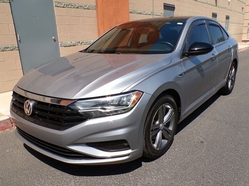 Used 2021 Volkswagen Jetta R-Line w/ R-Line Cold Weather Package FWD image 3