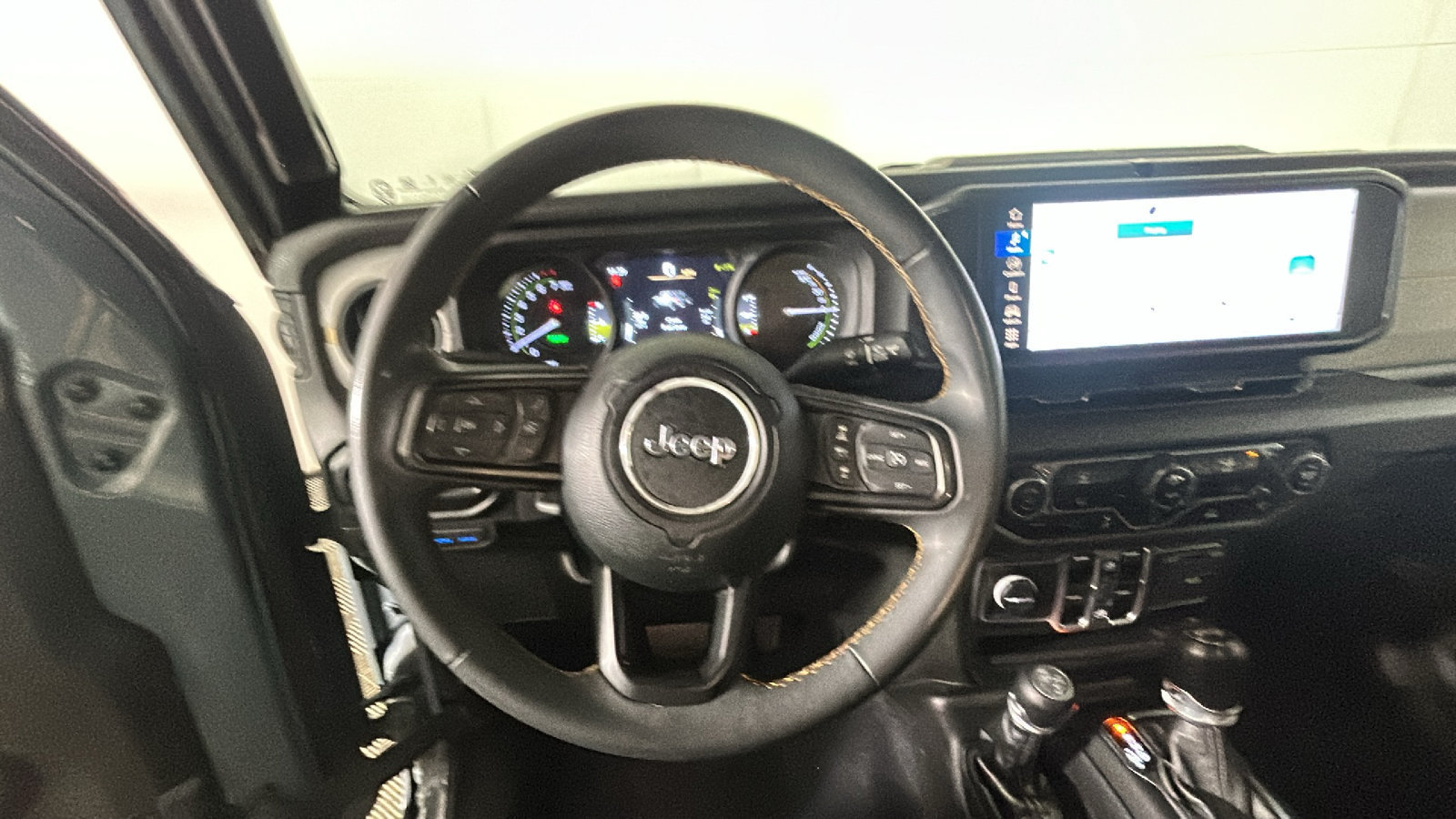 Used 2024 Jeep Wrangler Unlimited AWD/4WD image 15