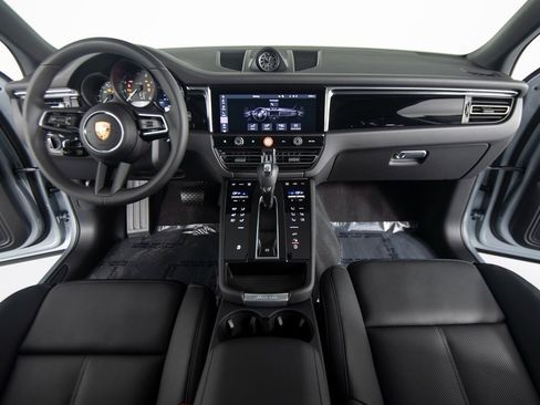 New 2026 Porsche Macan image 35