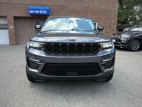 Used 2022 Jeep Grand Cherokee Limited AWD/4WD image 2