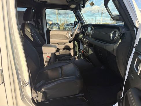 Used 2023 Jeep Wrangler Unlimited Sahara w/ Cold Weather Group image 16