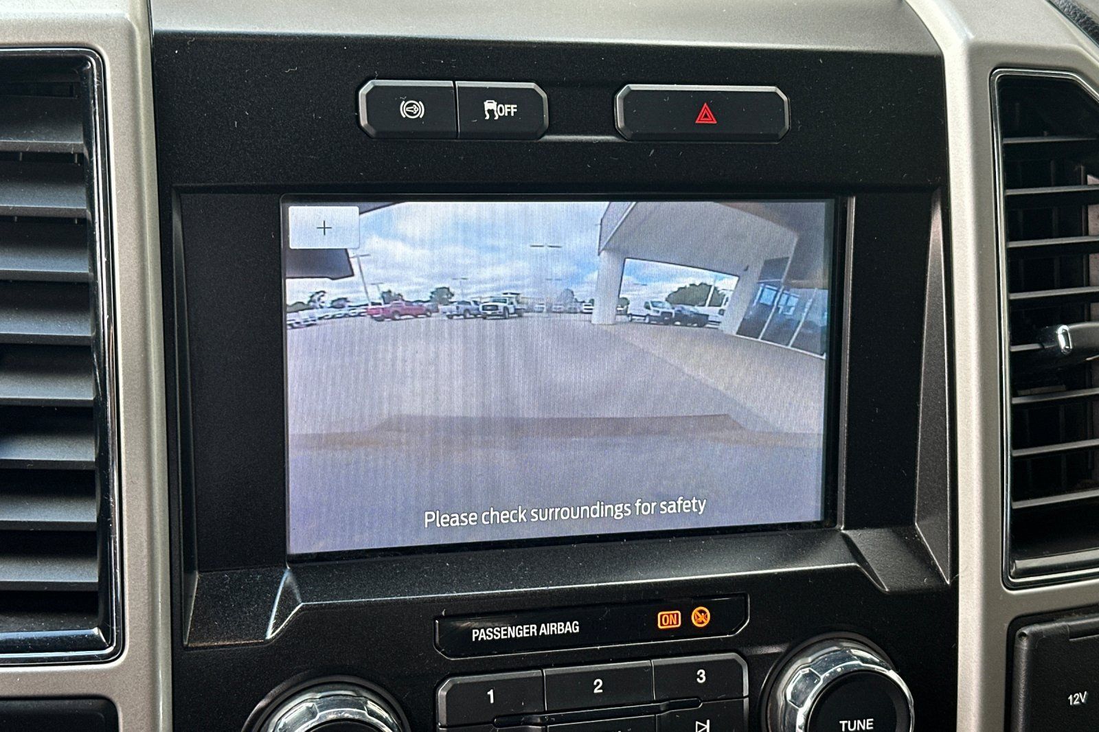 Used 2020 Ford F450 Lariat w/ Lariat Value Package AWD/4WD image 22