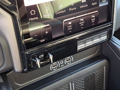 New 2026 RAM 2500 Laramie AWD/4WD image 9