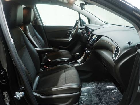 Used 2019 Chevrolet Trax LT w/ LT Convenience Package image 11