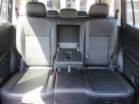 Used 2018 Volkswagen Tiguan SE FWD image 22
