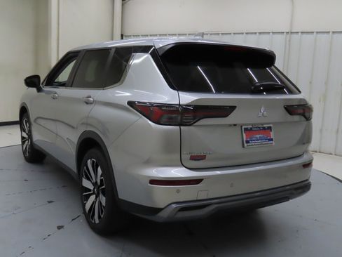 New 2025 Mitsubishi Outlander SE image 5