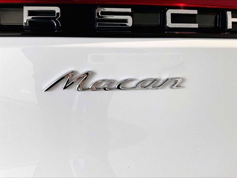 Used 2025 Porsche Macan image 36