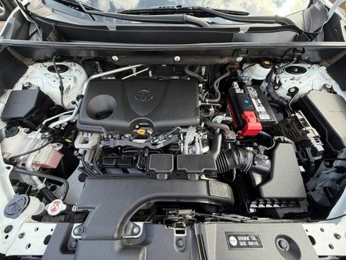 Used 2019 Toyota RAV4 LE FWD image 25