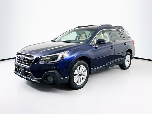 Used 2018 Subaru Outback 2.5i Premium image 3
