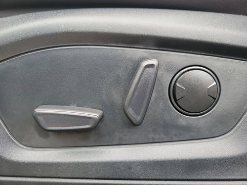 Certified 2023 Ford Explorer XLT w/ Equipment Group 202A image 20