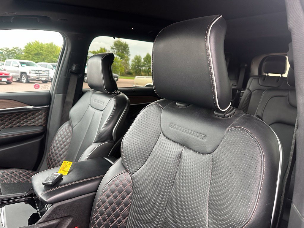 Used 2023 Jeep Grand Cherokee L Summit w/ High Altitude Package AWD/4WD image 3