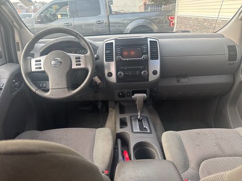 Used 2015 Nissan Frontier SV image 9