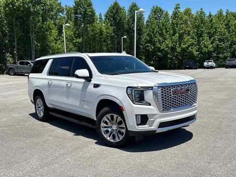 Used 2024 GMC Yukon XL Denali w/ Advanced Technology Package AWD/4WD image 2