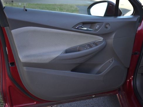 Used 2018 Chevrolet Cruze LT w/ Convenience Package image 12