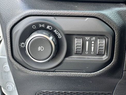 Used 2022 Jeep Wrangler Unlimited Sport AWD/4WD image 31