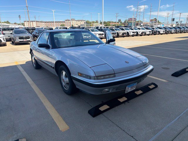 Used 1990 Buick Reatta Coupe FWD image 2