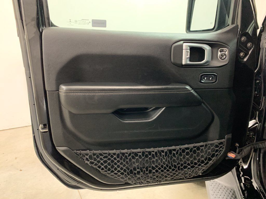 Used 2021 Jeep Wrangler Unlimited Sahara w/ Uconnect 4C Nav & Sound Group AWD/4WD image 17