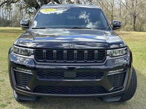 New 2026 Jeep Grand Cherokee L Limited w/ Limited Altitude Package AWD/4WD image 3