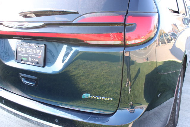 Used 2024 Chrysler Pacifica Limited FWD image 31