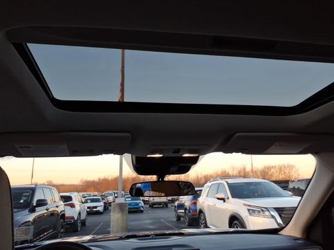 Used 2024 Ford Maverick Lariat image 10