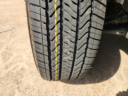 Certified 2025 Chevrolet Traverse LT FWD image 12