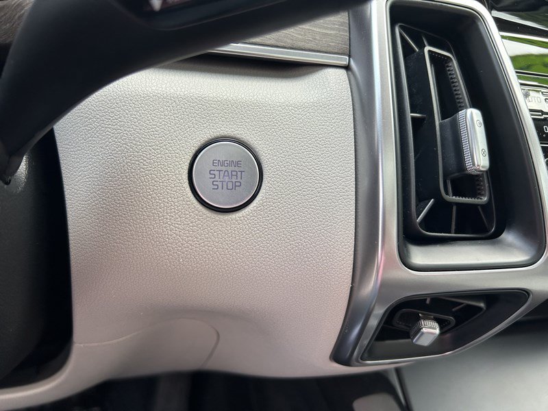 Used 2023 Kia Sorento S w/ Panoramic Sunroof Package AWD/4WD image 9