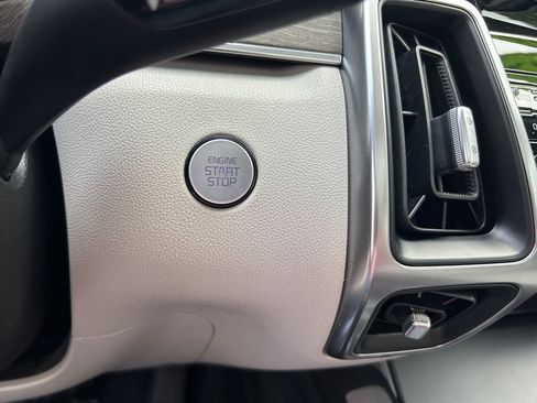 Used 2023 Kia Sorento S w/ Panoramic Sunroof Package AWD/4WD image 9