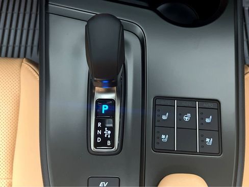 New 2026 Lexus UX 300h AWD image 32