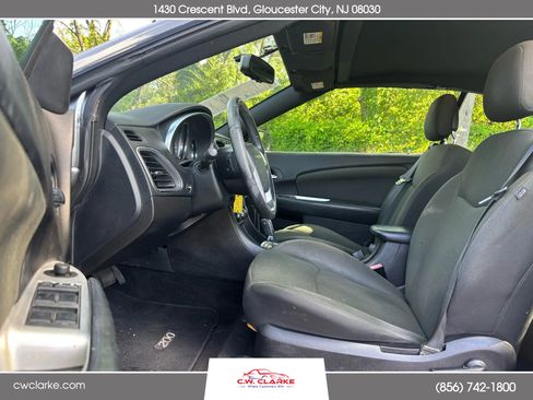 Used 2011 Chrysler 200 Touring image 12