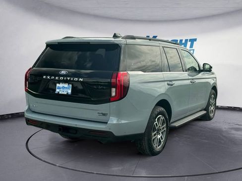Used 2025 Ford Expedition Active AWD/4WD image 5