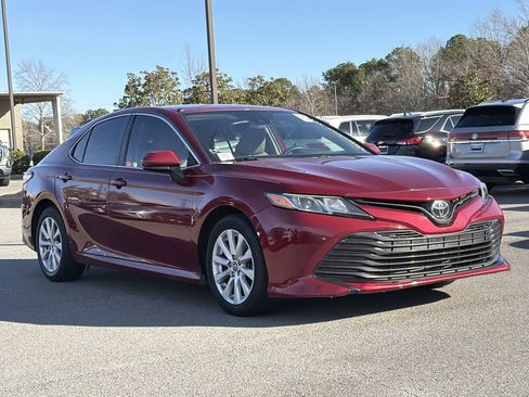 Used 2019 Toyota Camry LE image 4