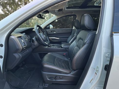 Certified 2022 Nissan Pathfinder Platinum w/ Cargo Package image 13